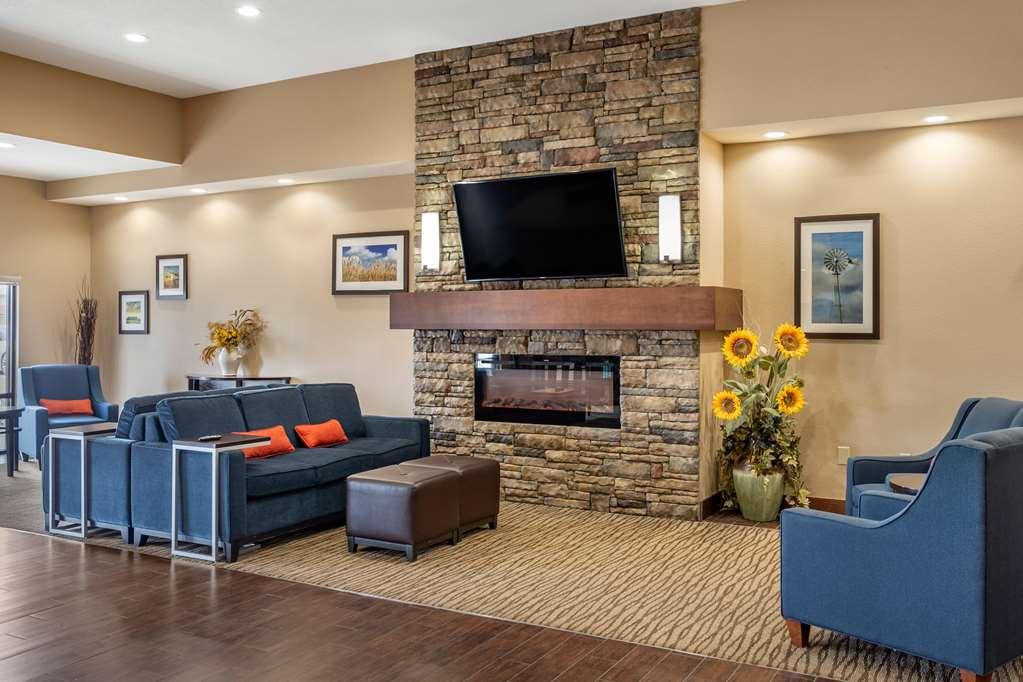 Comfort Inn & Suites Augusta Interior photo