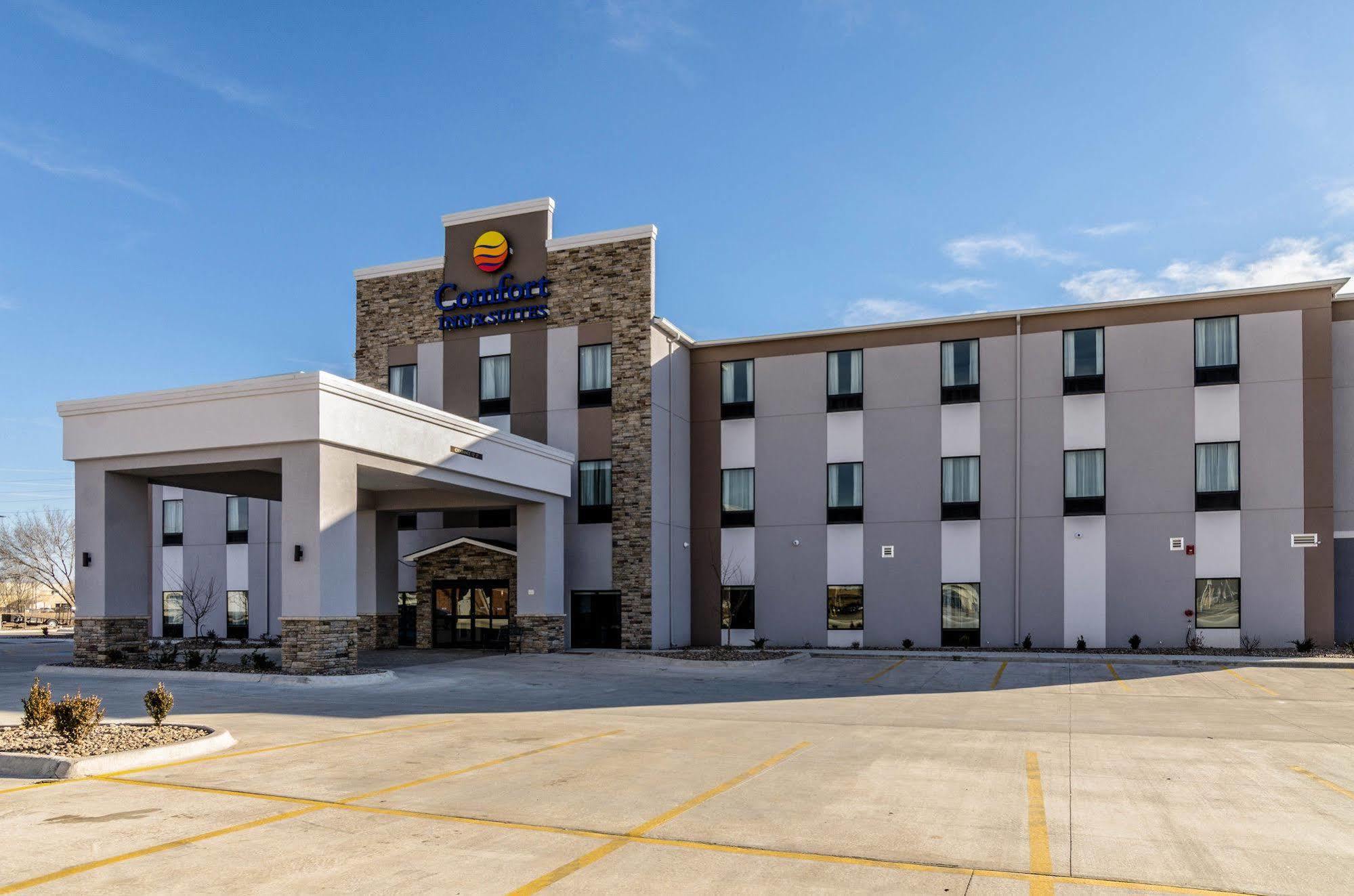 Comfort Inn & Suites Augusta Exterior photo